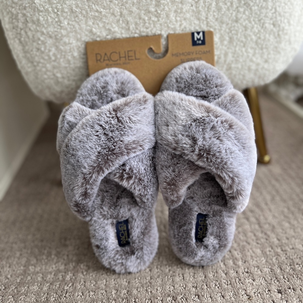 Faux fur fuzzy slippers Medium 7-8